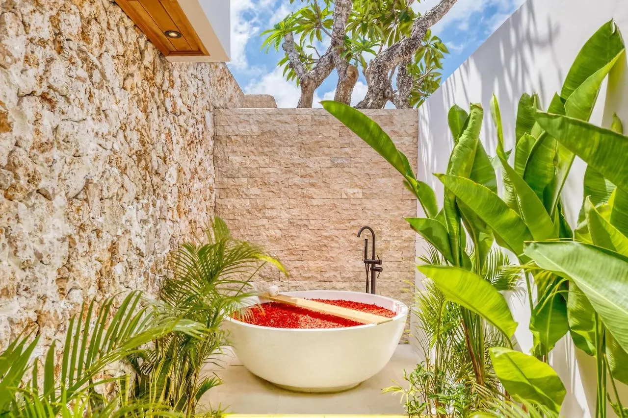 Villa Tango - New Luxurious 7Bdr Prime Location Seminyak