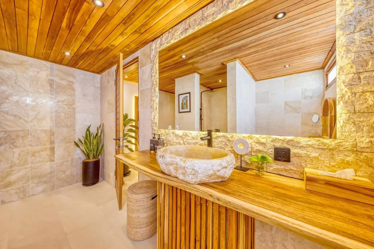 Villa Tango - New Luxurious 7Bdr Prime Location Seminyak