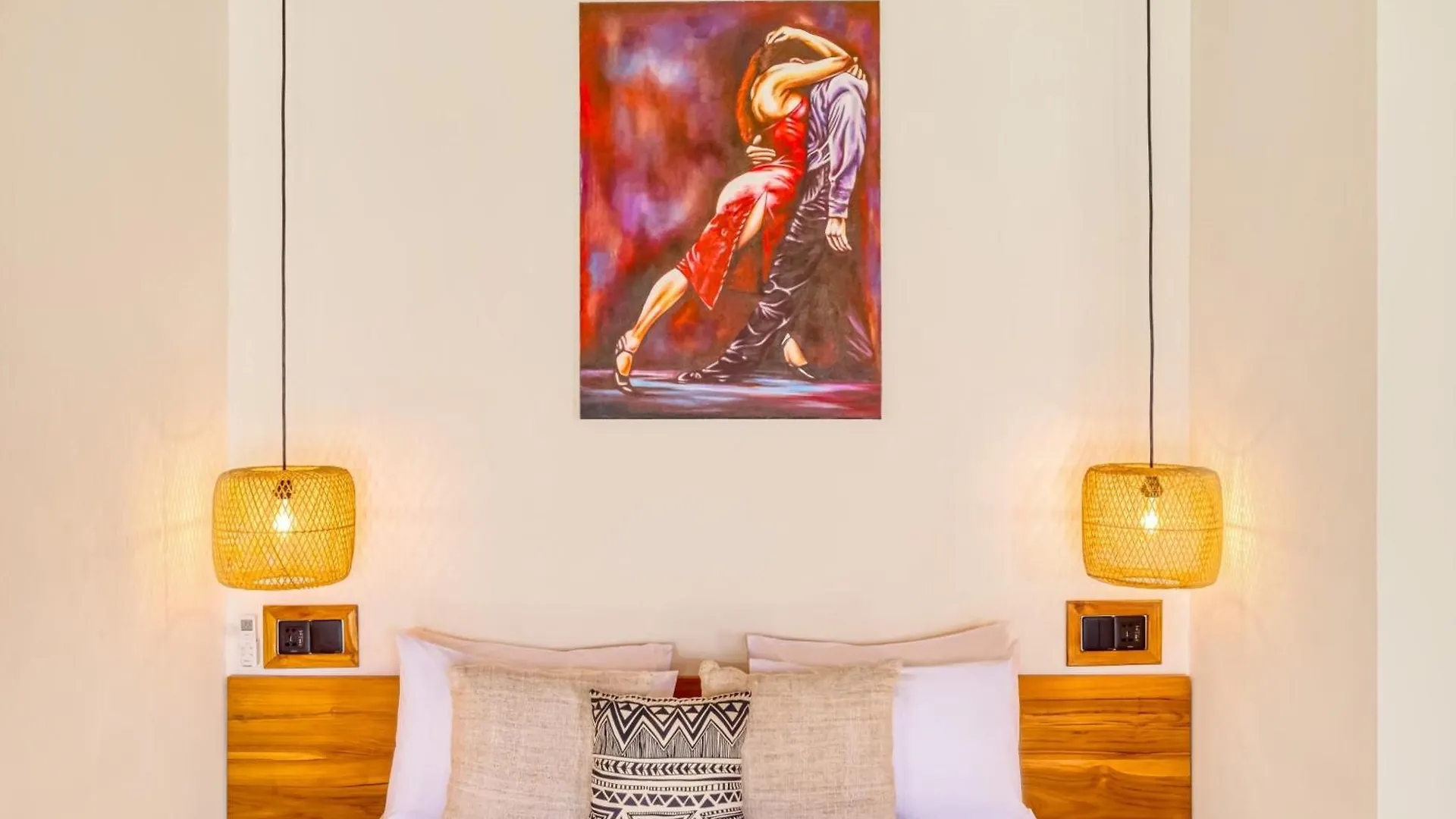 Villa Tango - New Luxurious 7Bdr Prime Location Seminyak