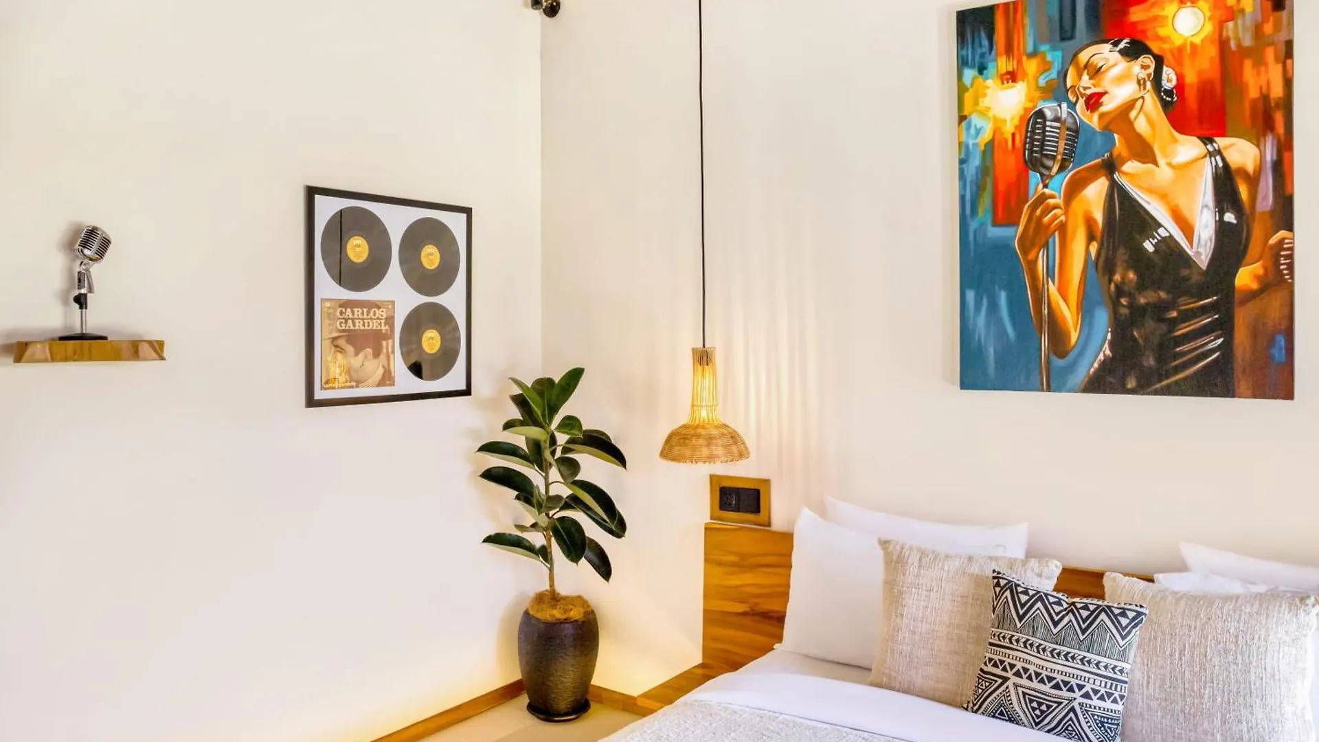 Villa Tango - New Luxurious 7Bdr Prime Location Seminyak