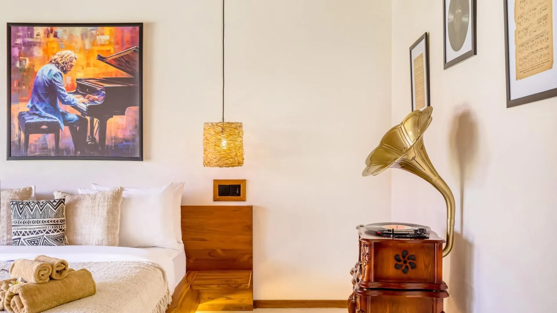 Villa Tango - New Luxurious 7Bdr Prime Location Seminyak   Seminyak (Bali)